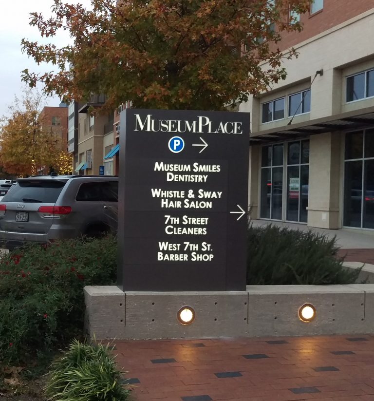 Exterior Building Signs Cowtown IMAG4575