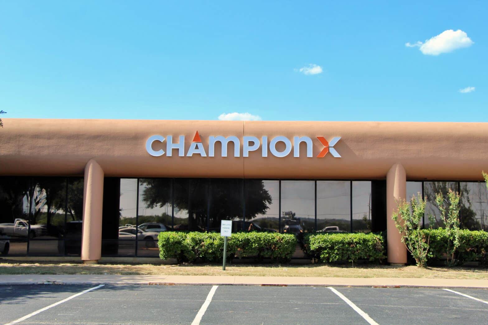 5 Reasons Why Custom Company Signage Is Worth Every Penny